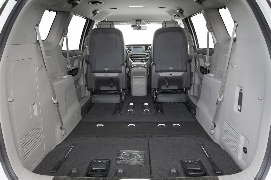  Kia Carnival 2015 года  (AU) (фото 13 из 15)